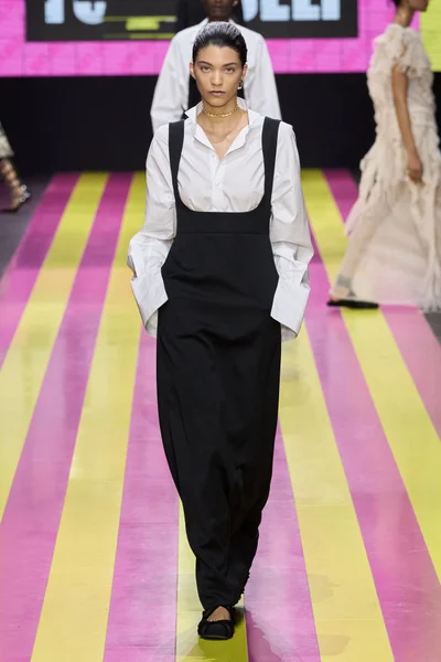 Look 18